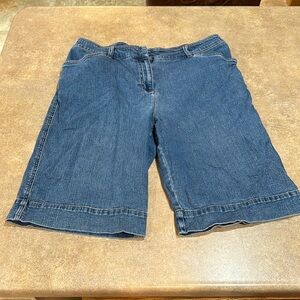 Women’s Jones New York Bermuda shorts size 14